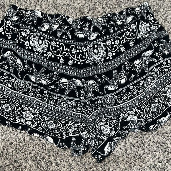 Bebop - black and white elephant loose shorts - M - Picture 3 of 4